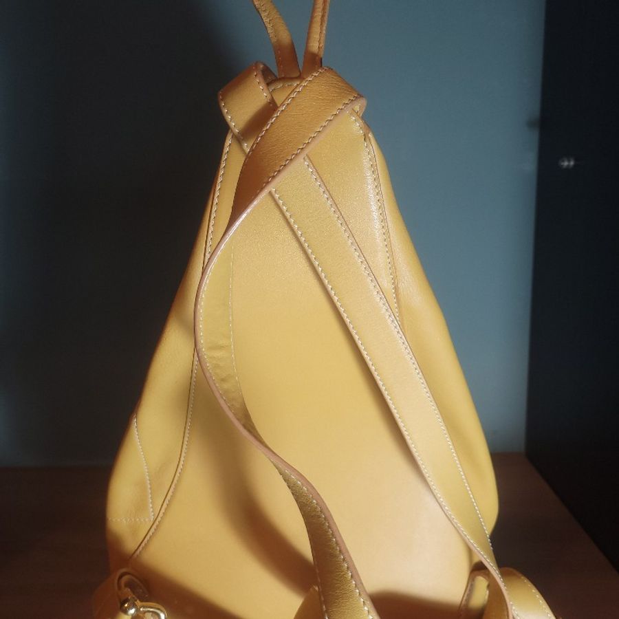 〔降價出清〕Loewe鮮亮黃 小牛皮 後背包 極新-7