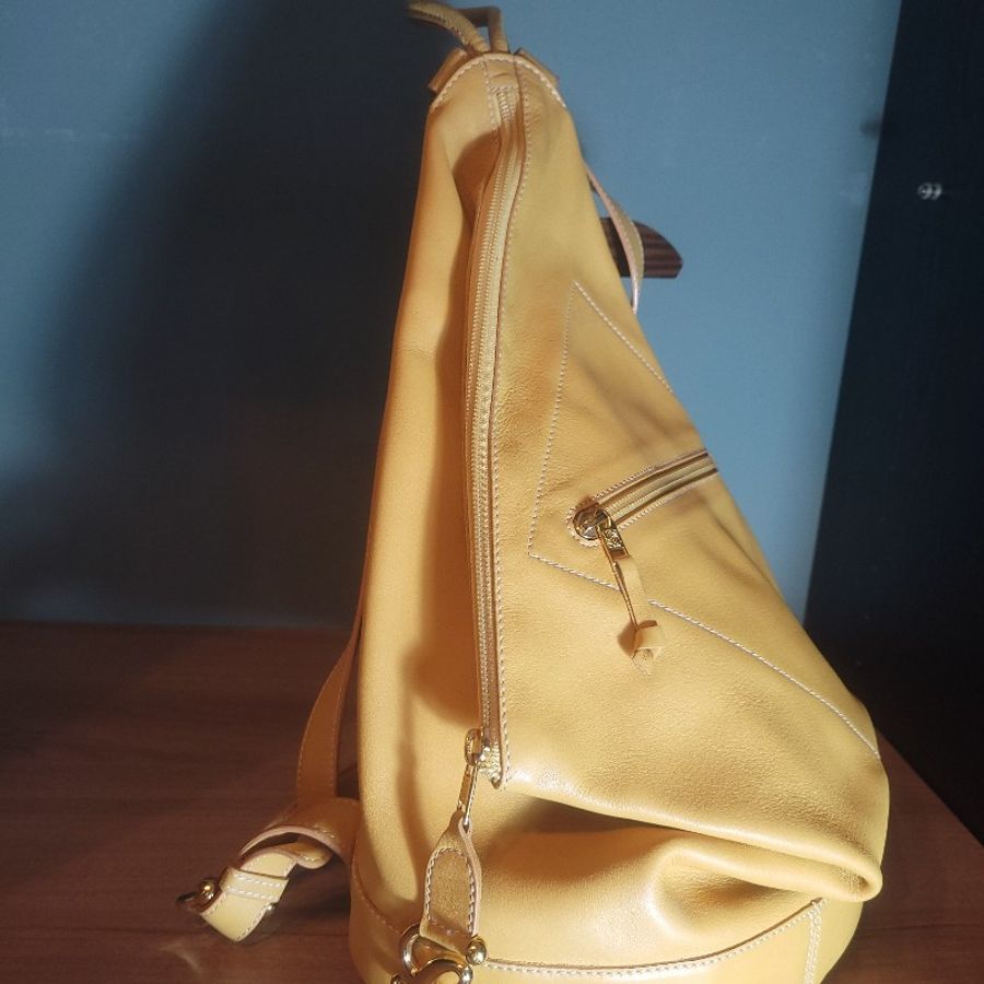 〔降價出清〕Loewe鮮亮黃 小牛皮 後背包 極新-8