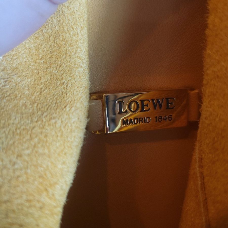 〔降價出清〕Loewe鮮亮黃 小牛皮 後背包 極新-14