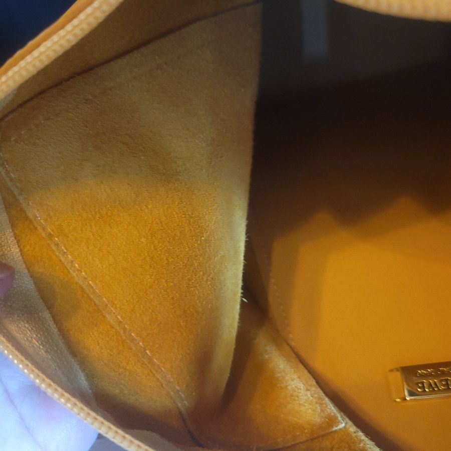 〔降價出清〕Loewe鮮亮黃 小牛皮 後背包 極新-15