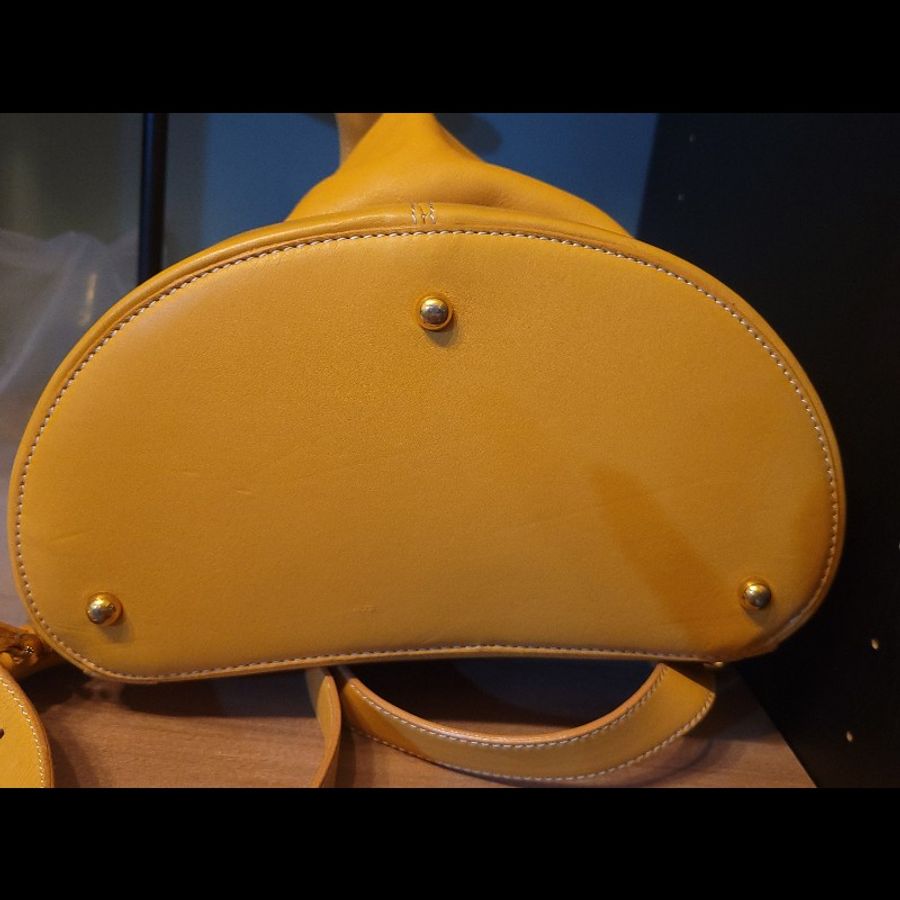 〔降價出清〕Loewe鮮亮黃 小牛皮 後背包 極新-12