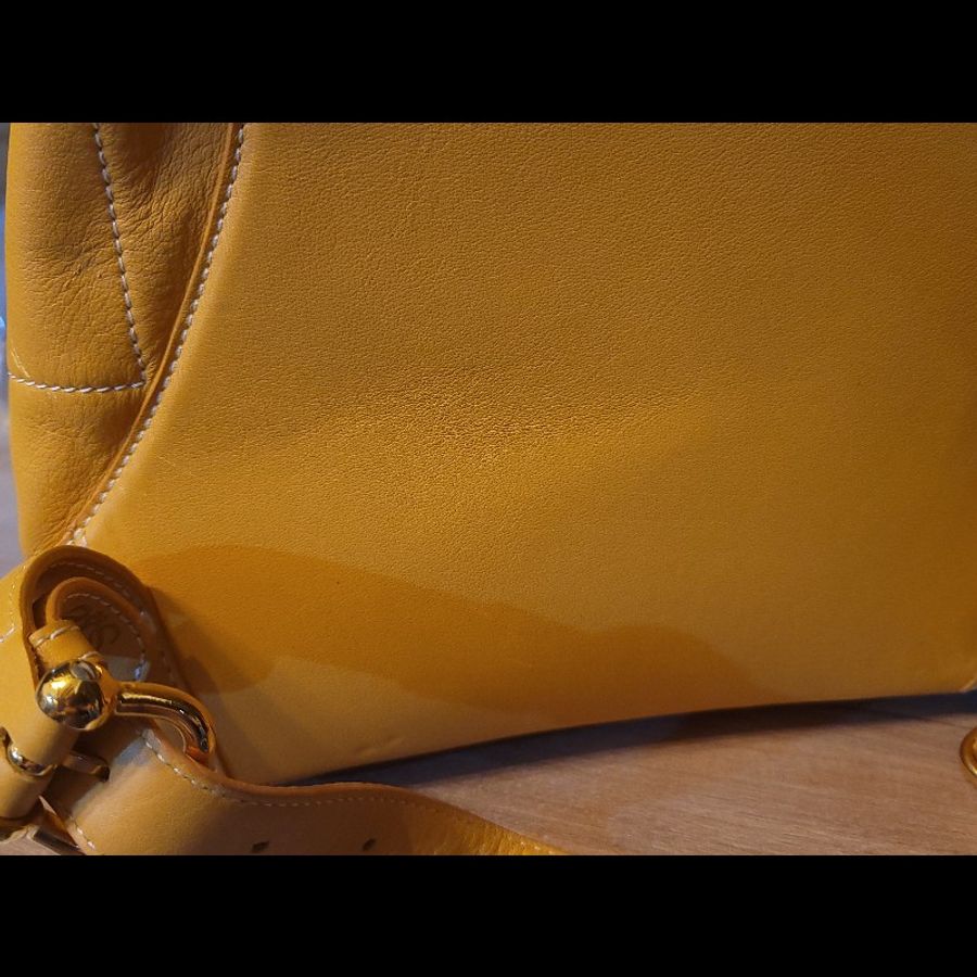 〔降價出清〕Loewe鮮亮黃 小牛皮 後背包 極新-9