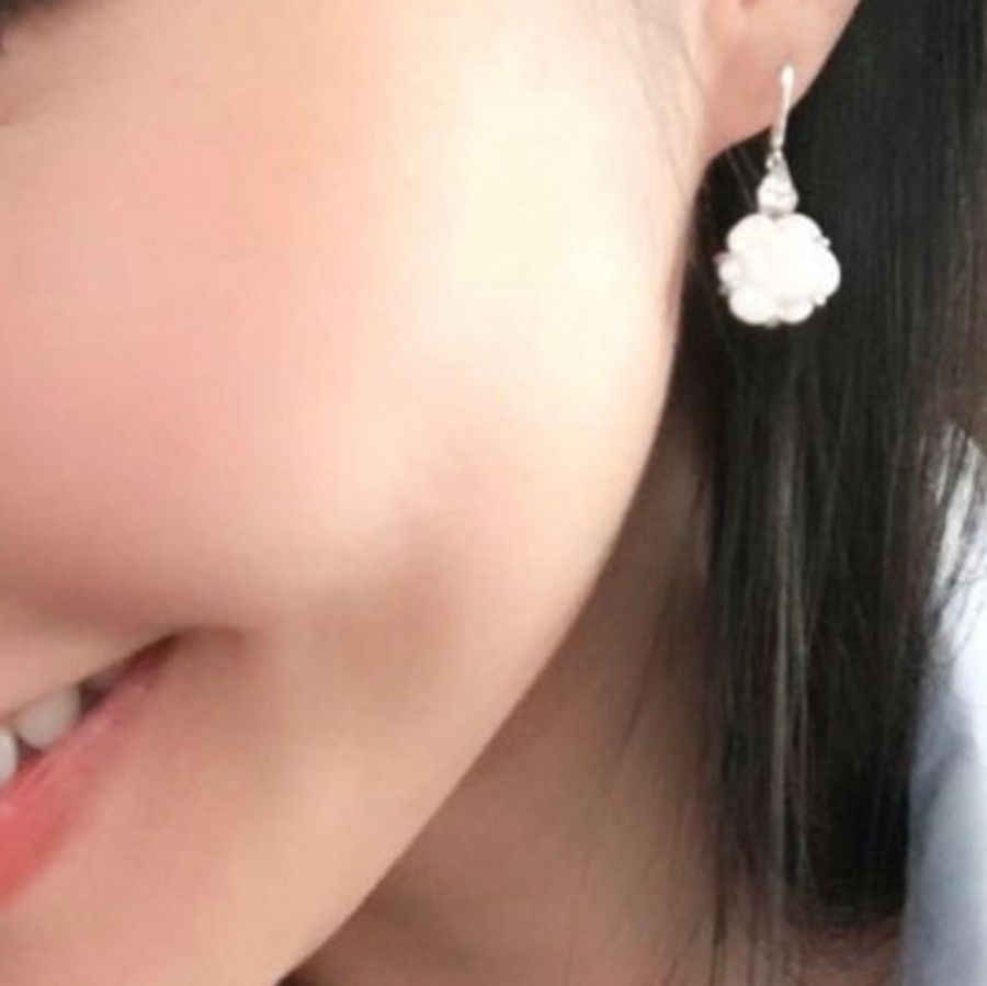 CHANEL  經典 山茶花 白K金 陶瓷 鑽石 💎針式 耳環 9新以上 原價10多萬 割愛35800✈️ 💎  #附盒子-1