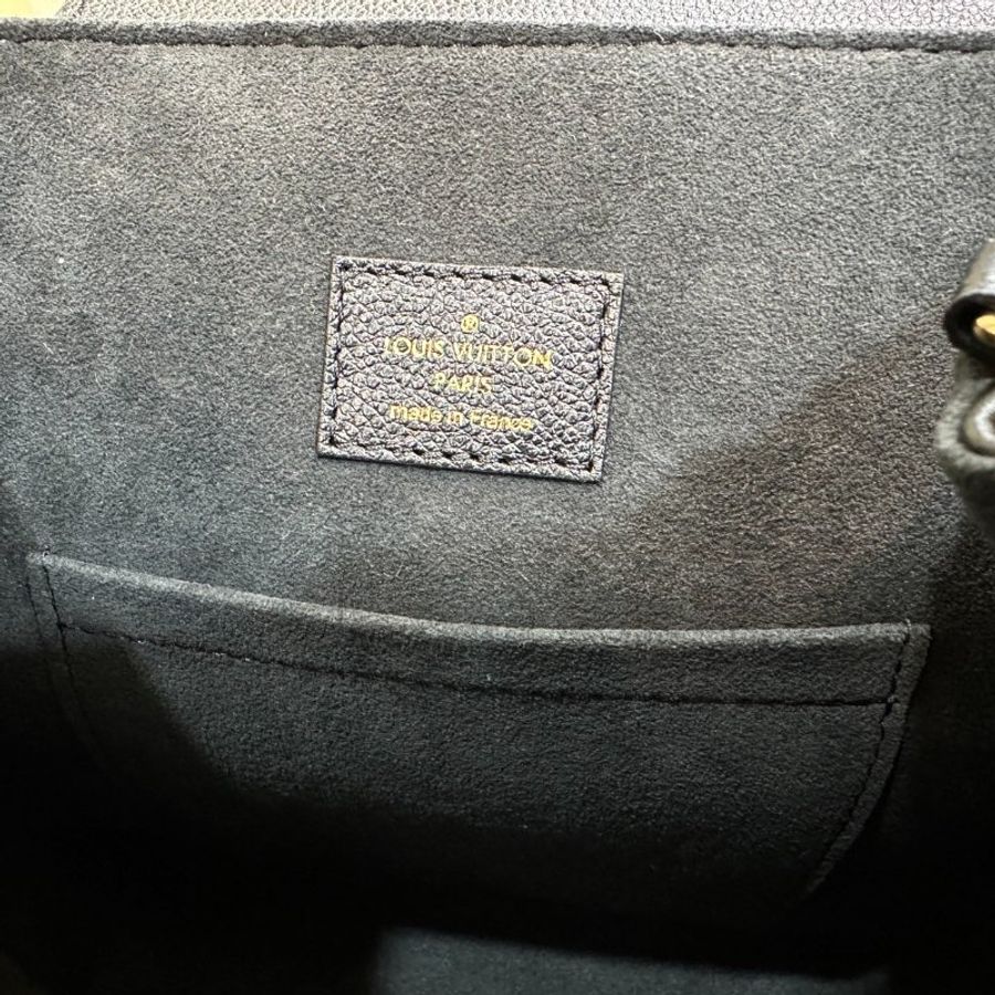 LV Backup黑花壓紋雙肩包-7