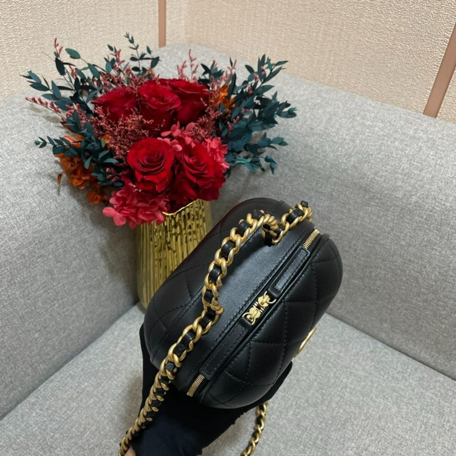 CHANEL香奈儿黑色羊皮链条化妆包胶囊包-8