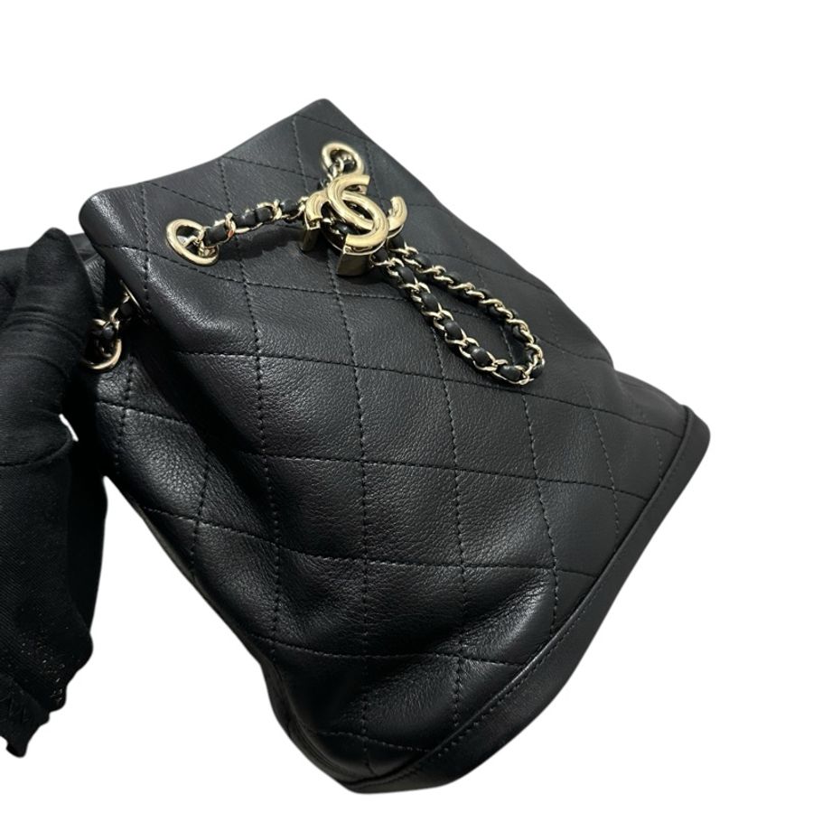 Chanel 小牛皮水桶-1