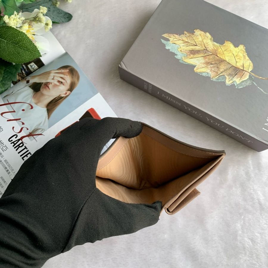 PRADA 浮雕Logo 荔枝皮革內拼色二折零錢袋短夾(陶灰/藕粉色)-6