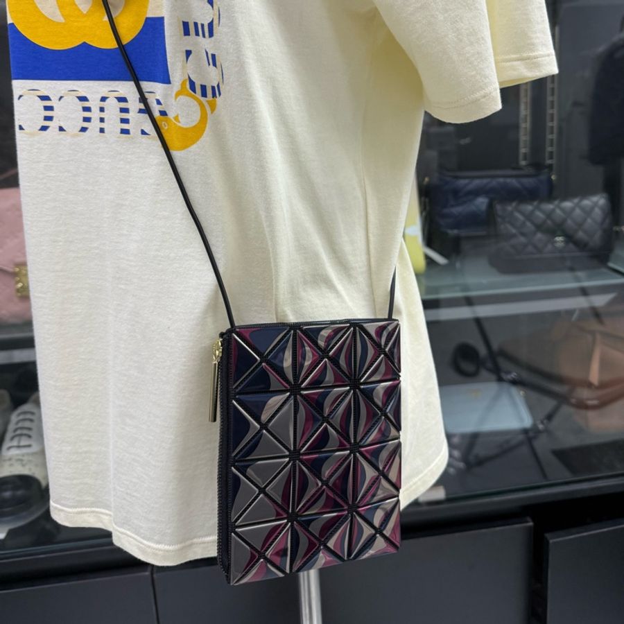 三宅一生 ISSEY MIYAKE 限定款 斜背包-0