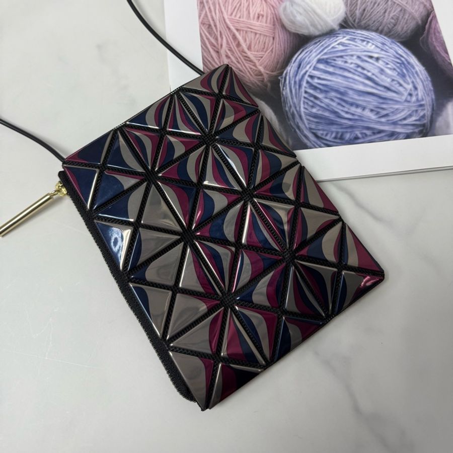 三宅一生 ISSEY MIYAKE 限定款 斜背包-1