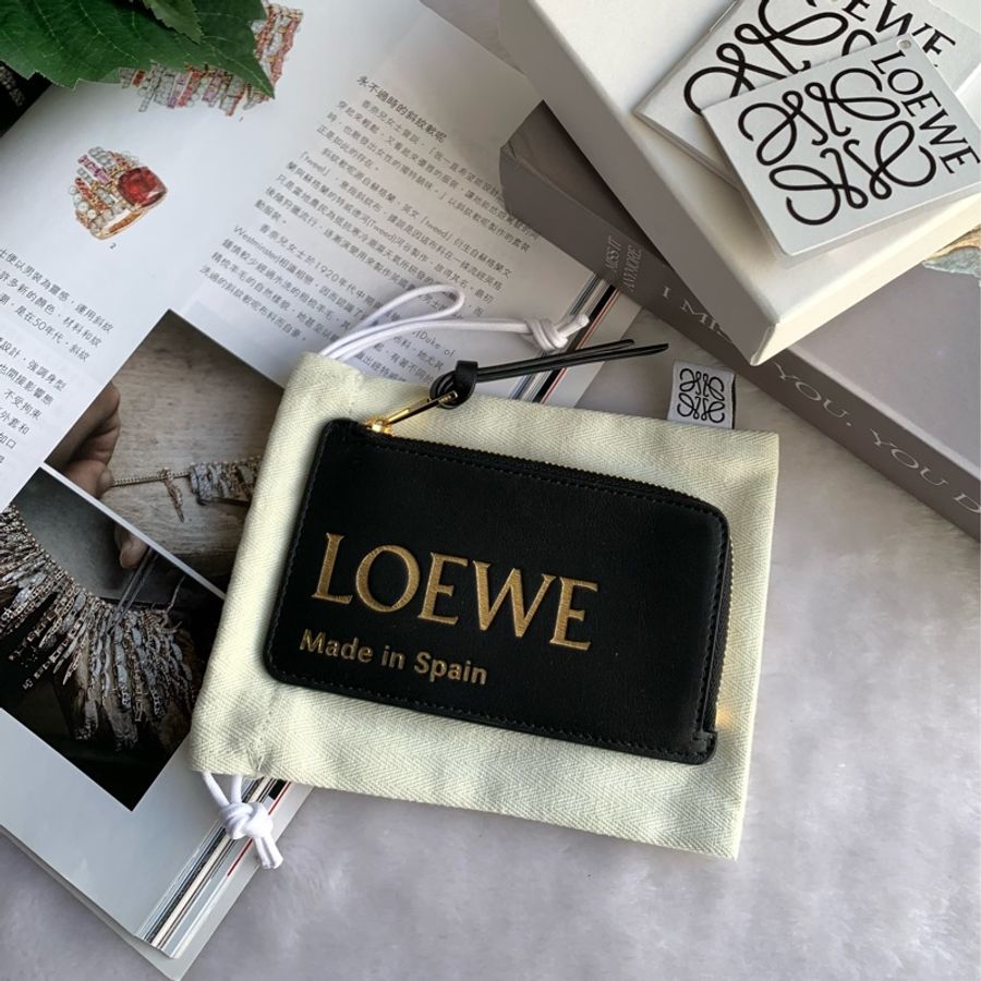 LOEWE 金色Logo 燙印小牛皮拉鍊零錢包/卡夾包(黑色)-4