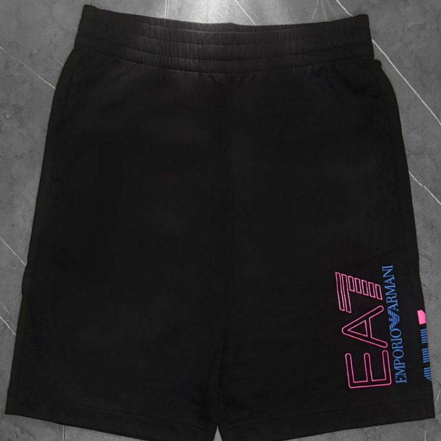 🚨 雙11最後倒數・今晚錯過等明年!【EMPORIO ARMANI EA7-阿曼尼】側邊粉紫印花logo短褲-1