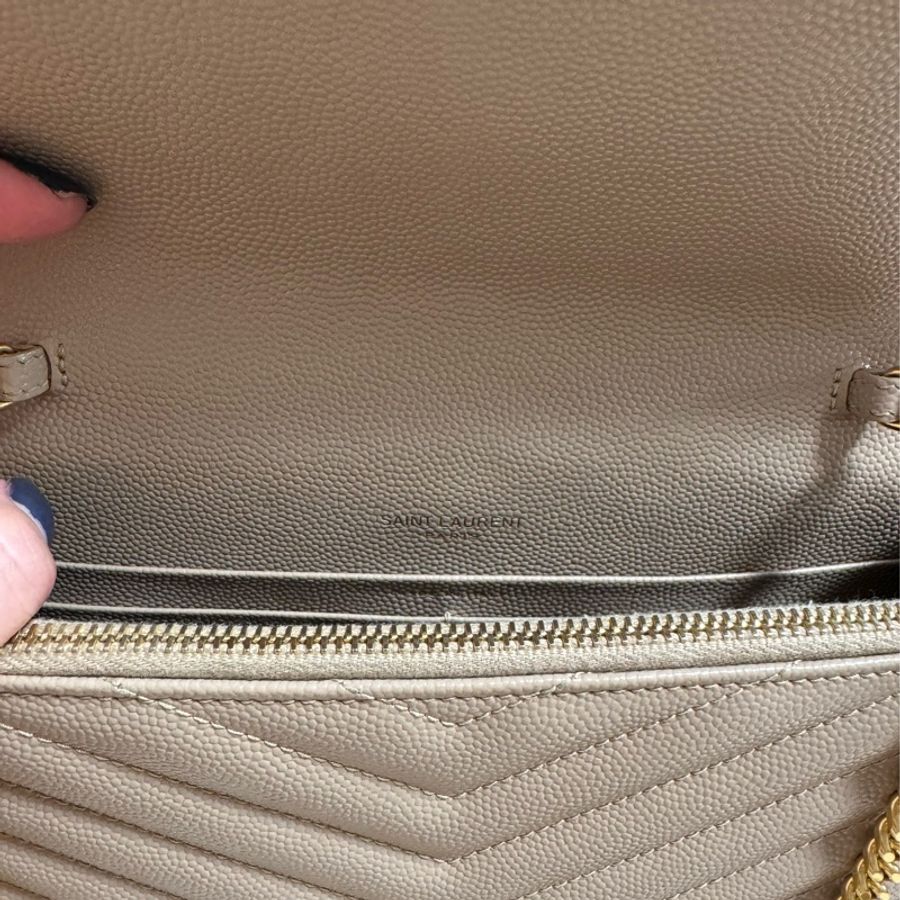 YSL 聖羅蘭 WOC - CASSANDRE 經典粒面皮革鏈條錢包 深米色-3