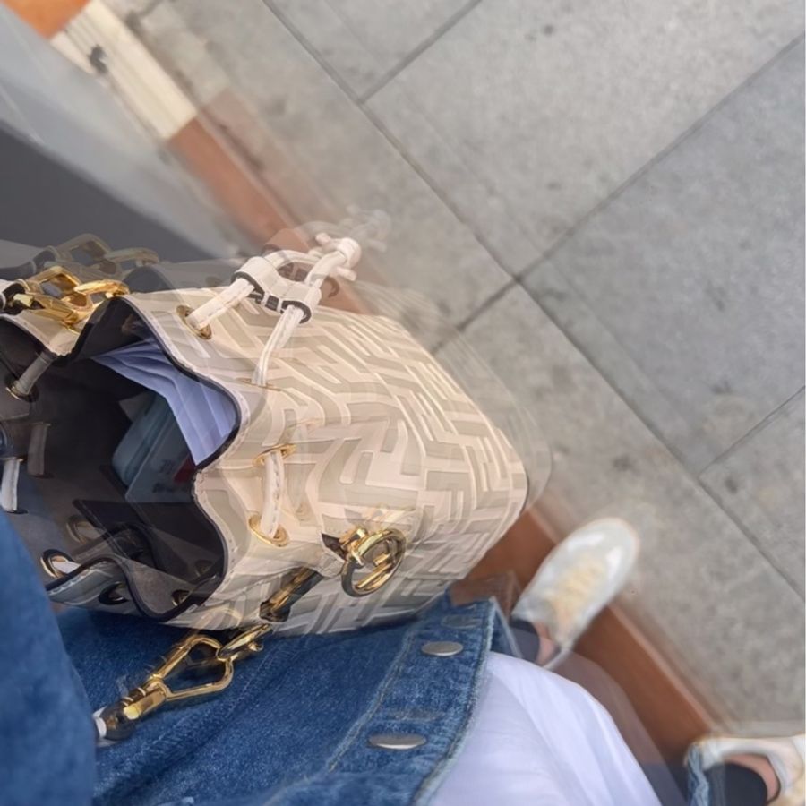 FENDI奶白色金釦 全皮#壓紋水桶包斜背包 肩背包-36