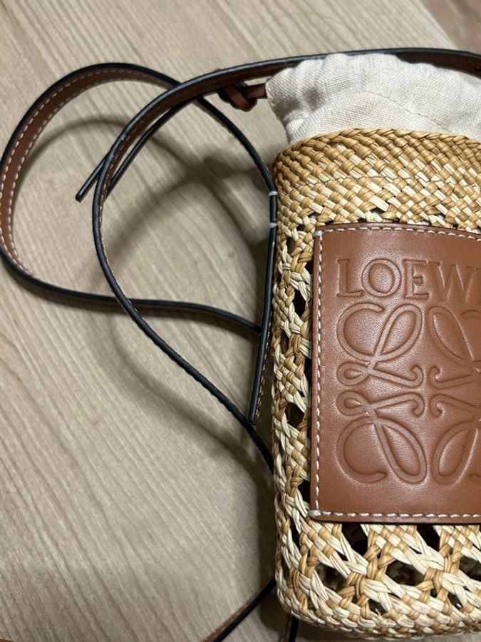 LOEWE Iraca藤编水桶包-0