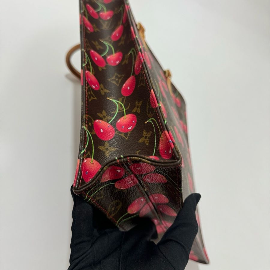 Louis Vuitton x Takashi Murakami Monogram Cerises Sac Plat-16