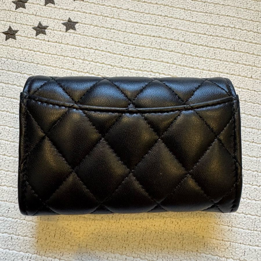 chanel 黑金 經典口蓋卡片夾-2