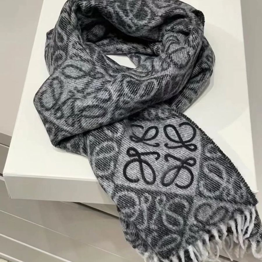 【現貨】LOEWE 秋冬新款浮雕格紋圍巾 炭灰色-4