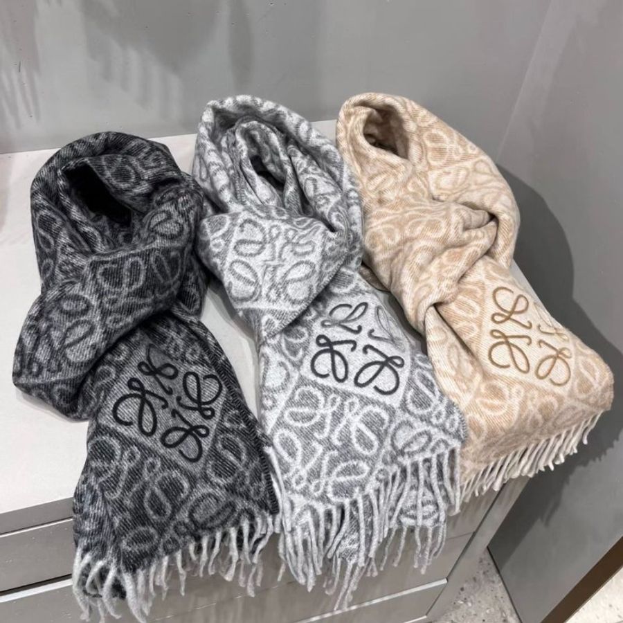 【現貨】LOEWE 秋冬新款浮雕格紋圍巾 炭灰色-7