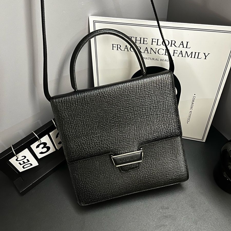 (極新) Loewe 極稀有 黑凱莉包 手提+斜背包-9