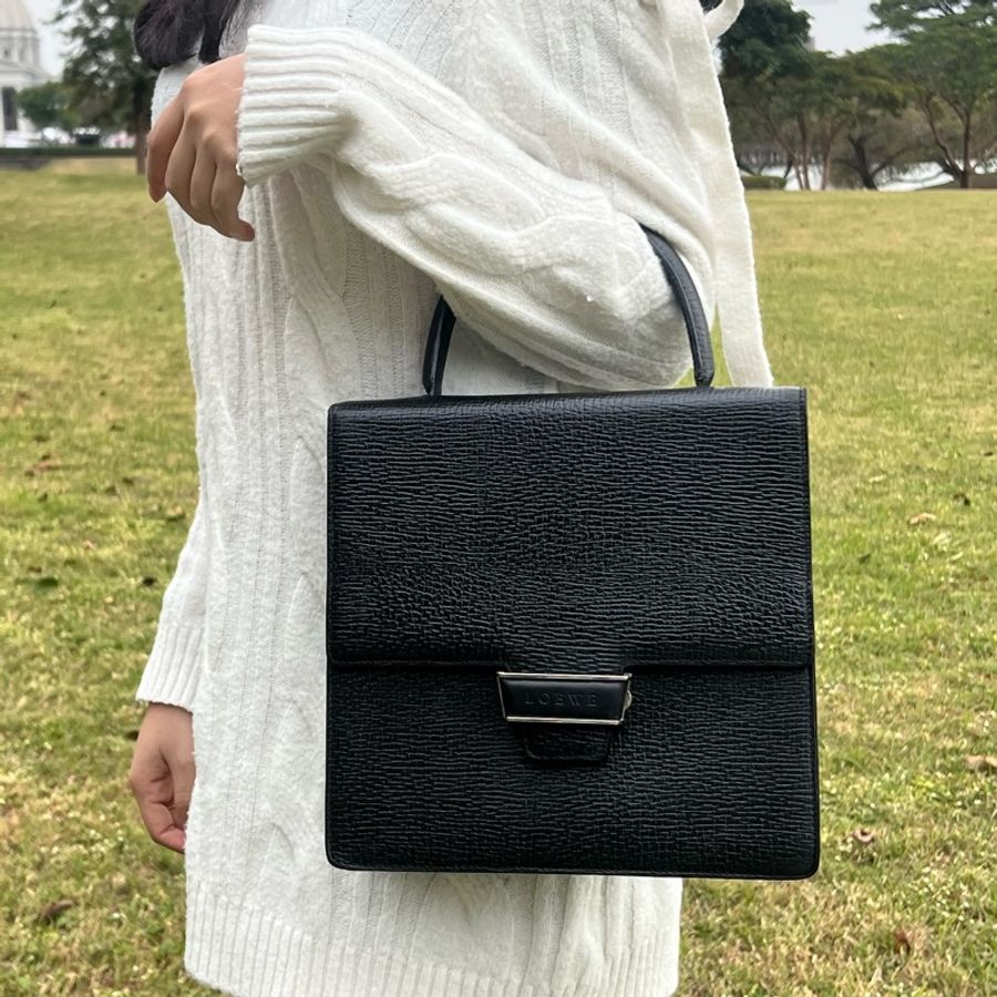 (極新) Loewe 極稀有 黑凱莉包 手提+斜背包-4