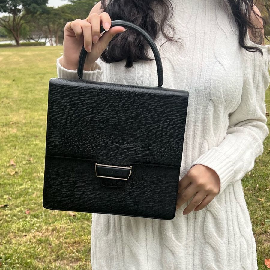 (極新) Loewe 極稀有 黑凱莉包 手提+斜背包-33