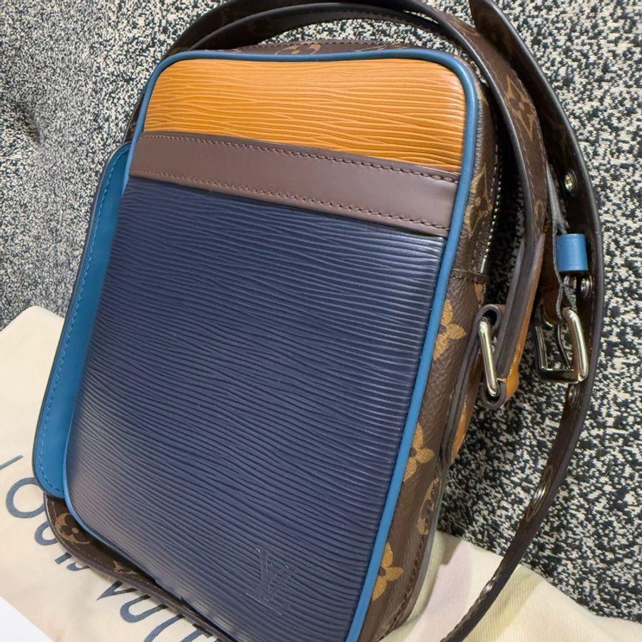 LV M51459 水波紋DANUBE SLIM 拼色皮革相機包-1