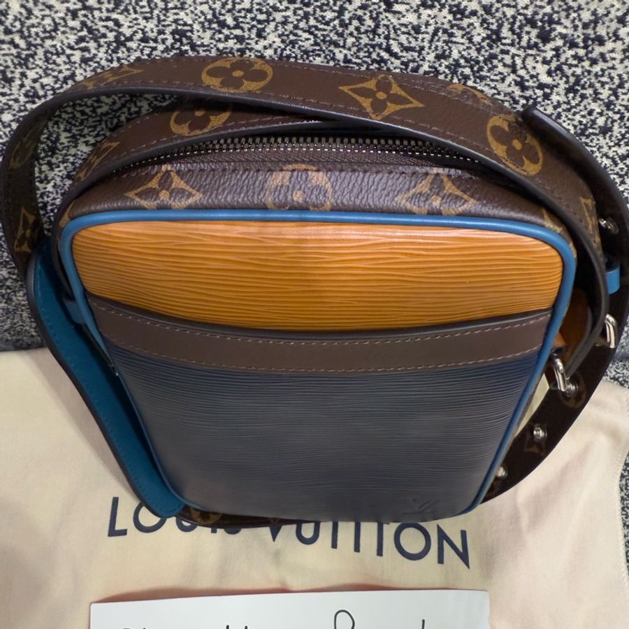 LV M51459 水波紋DANUBE SLIM 拼色皮革相機包-2