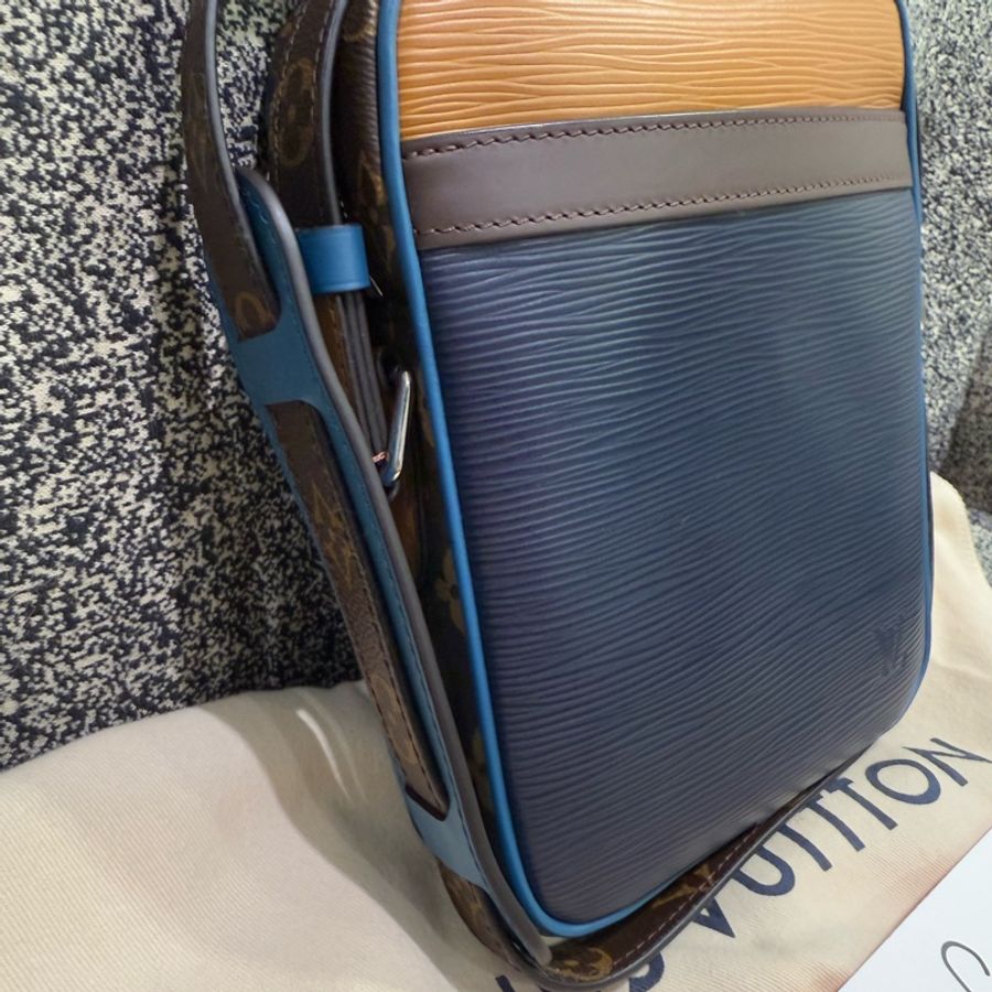 LV M51459 水波紋DANUBE SLIM 拼色皮革相機包-3