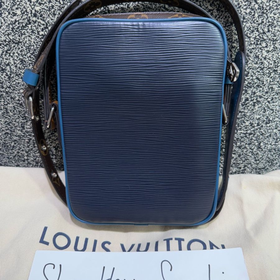 LV M51459 水波紋DANUBE SLIM 拼色皮革相機包-4