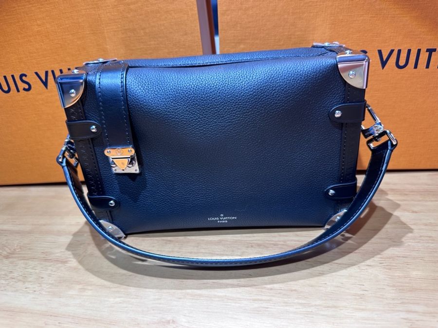 LOUIS VUITTON LV 路易威登 M25160 全皮軟盒子系列 Side Trunk 中號手袋-0