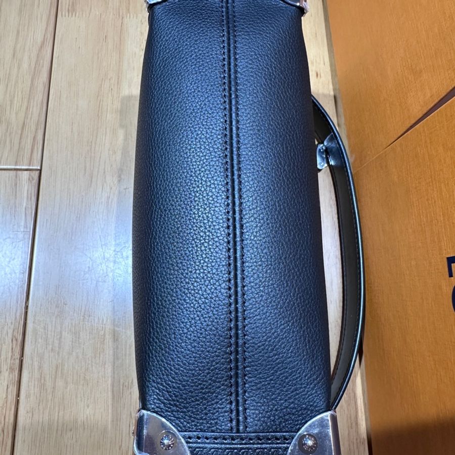 LOUIS VUITTON LV 路易威登 M25160 全皮軟盒子系列 Side Trunk 中號手袋-10