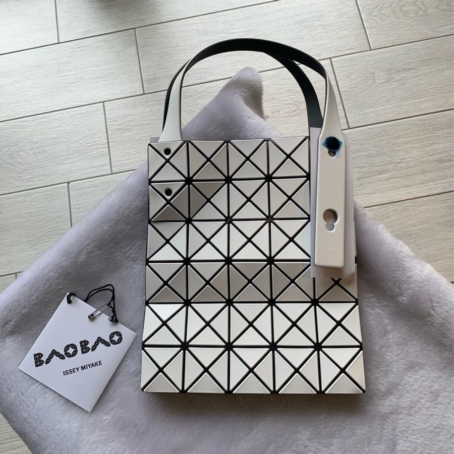 ISSEY MIYAKE BAO BAO Duo 6X5 雙色霧面手提包(黑色/白色)-0
