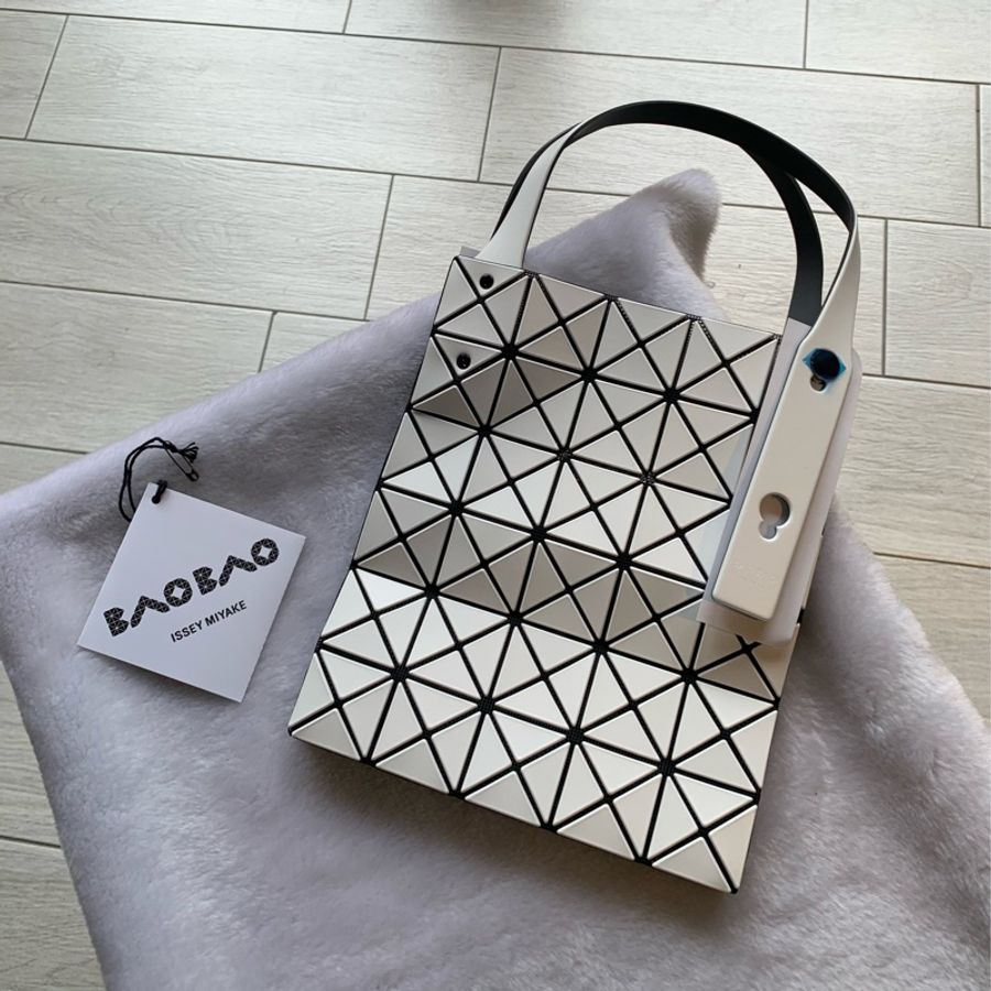 ISSEY MIYAKE BAO BAO Duo 6X5 雙色霧面手提包(黑色/白色)-1