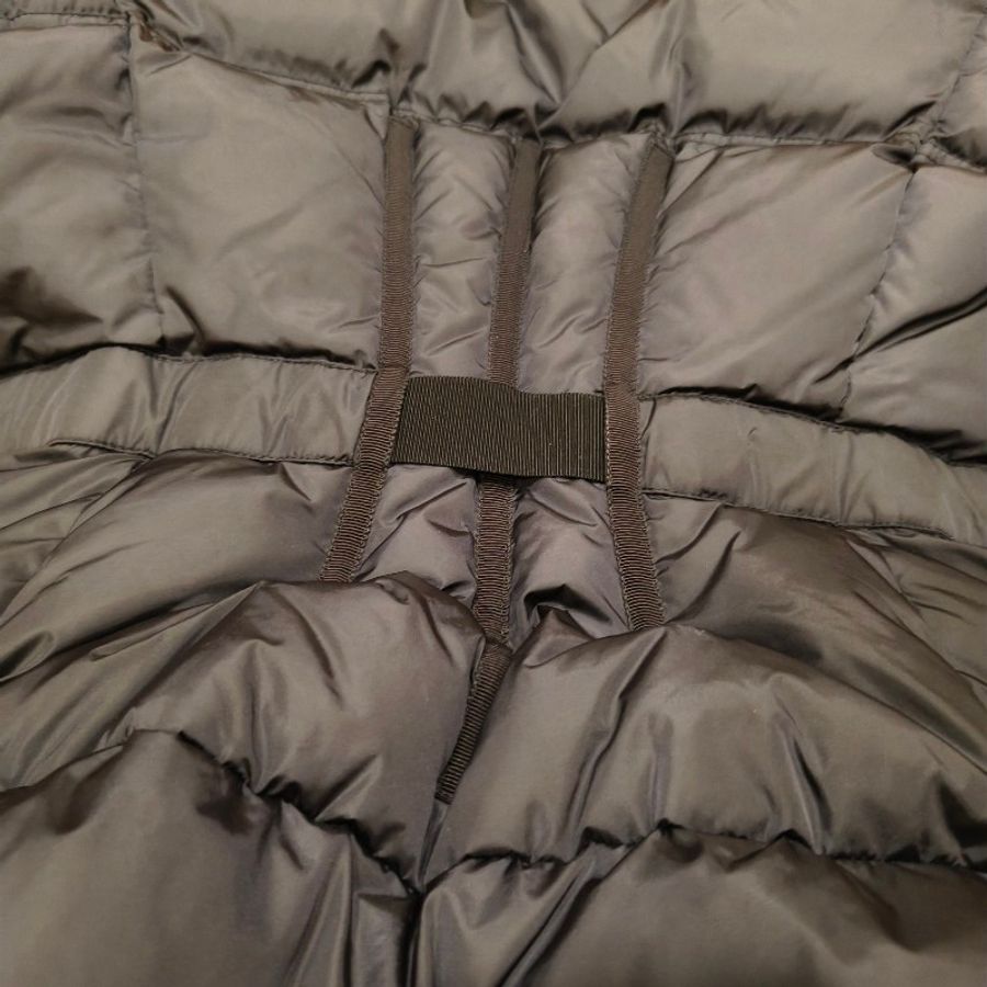 Moncler 羽絨外套、女、收腰金屬logo扣款、立領-10