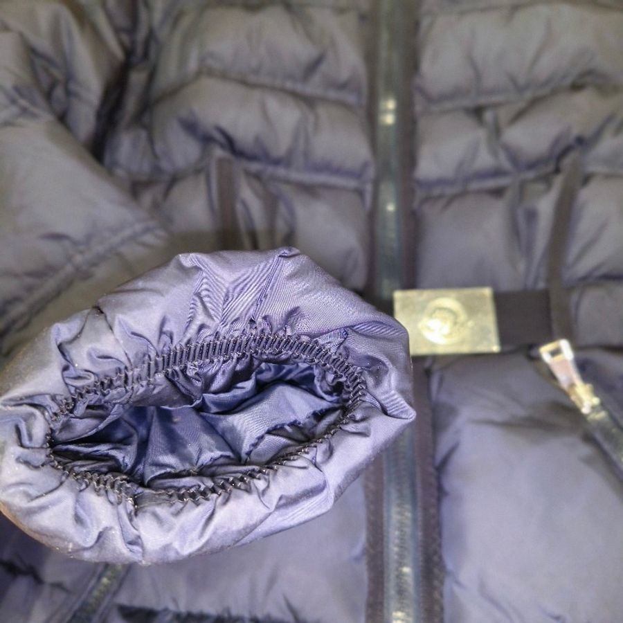 Moncler 羽絨外套、女、收腰金屬logo扣款、立領-26