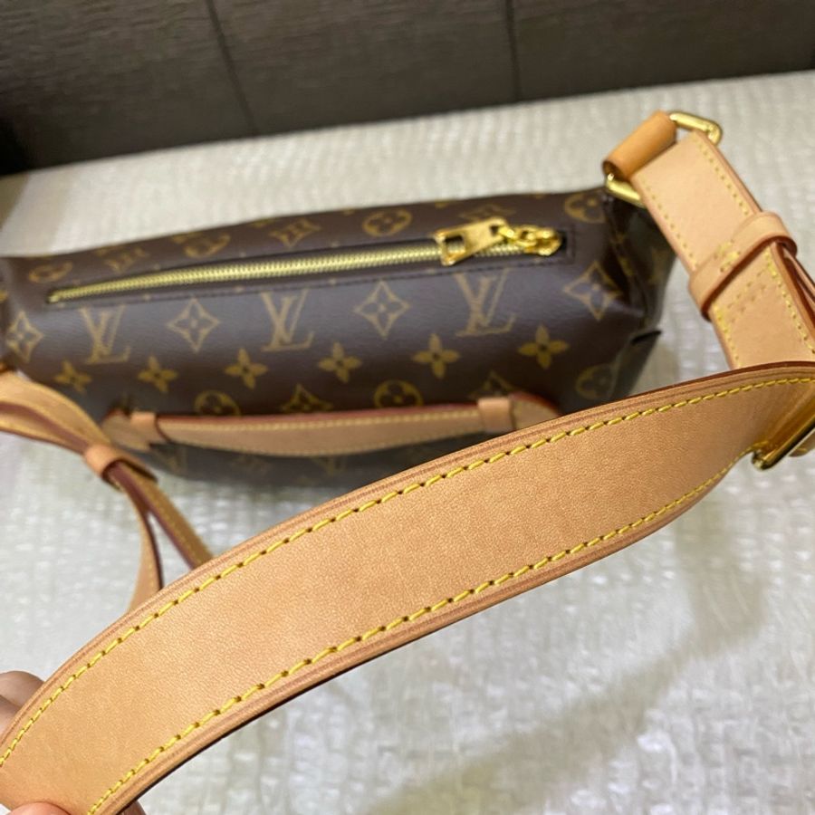 LV 原花金釦Bumbag斜背胸包 M43644-5