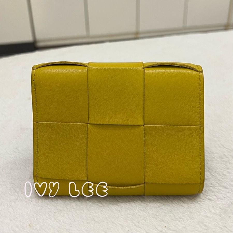 BOTTEGA VENETA 寶緹嘉  Cassette 寬編織 羊皮三折 短夾 芥末黃 黃色 二手精品-1