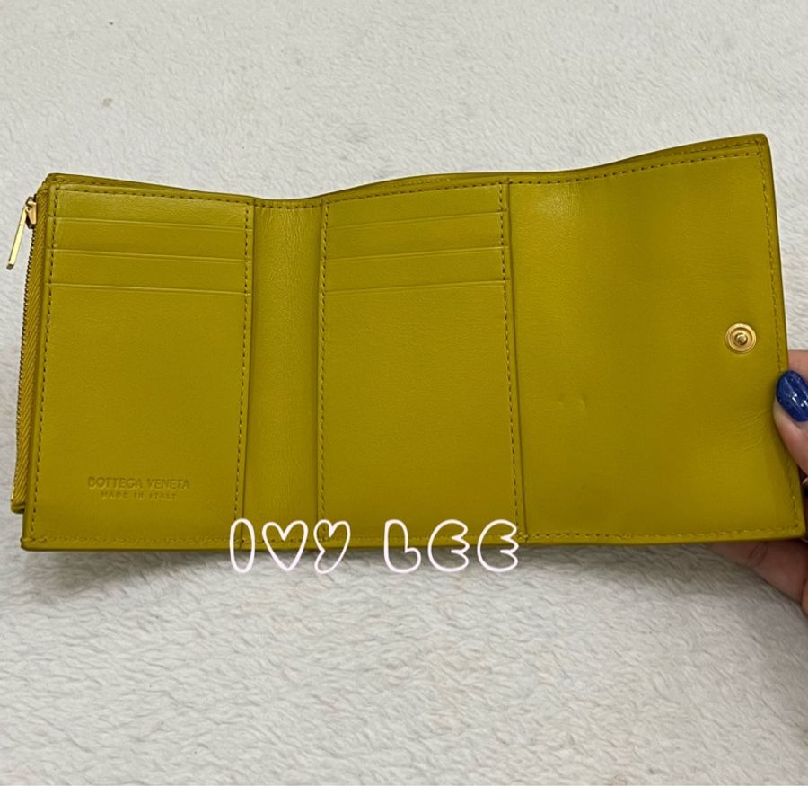 BOTTEGA VENETA 寶緹嘉  Cassette 寬編織 羊皮三折 短夾 芥末黃 黃色 二手精品-2