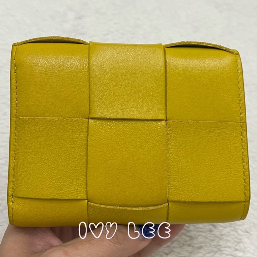 BOTTEGA VENETA 寶緹嘉  Cassette 寬編織 羊皮三折 短夾 芥末黃 黃色 二手精品-19