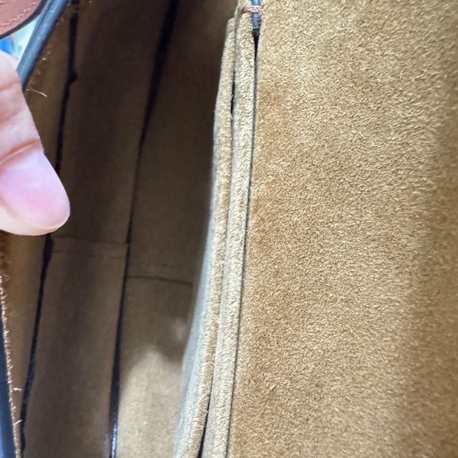正品Loewe gate mini柔軟粒面小牛皮迷你手袋馬鞍包焦糖色-12
