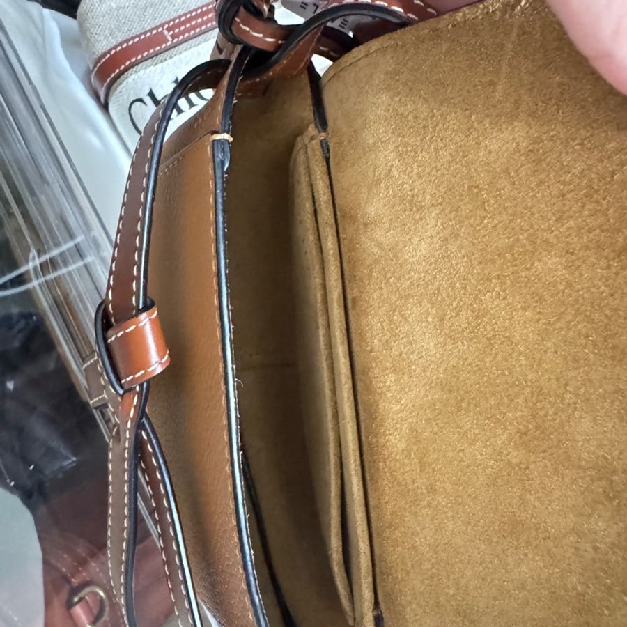 正品Loewe gate mini柔軟粒面小牛皮迷你手袋馬鞍包焦糖色-14
