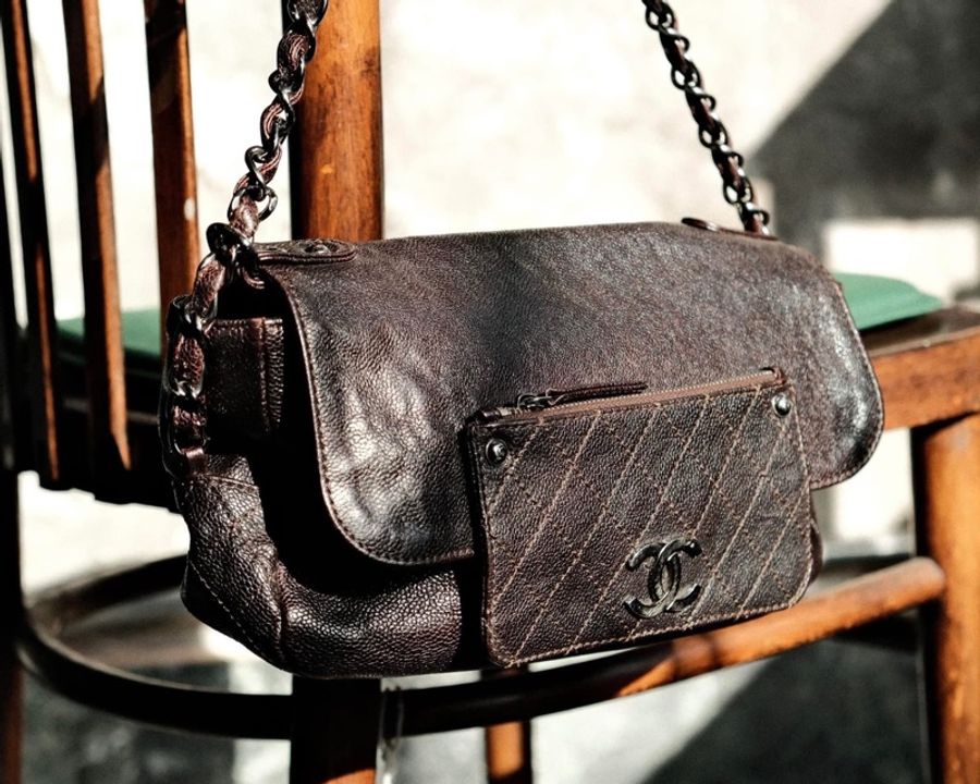 CHANEL 絕美魚子醬牛皮🖤機車包/腋下包 無痛入手-3