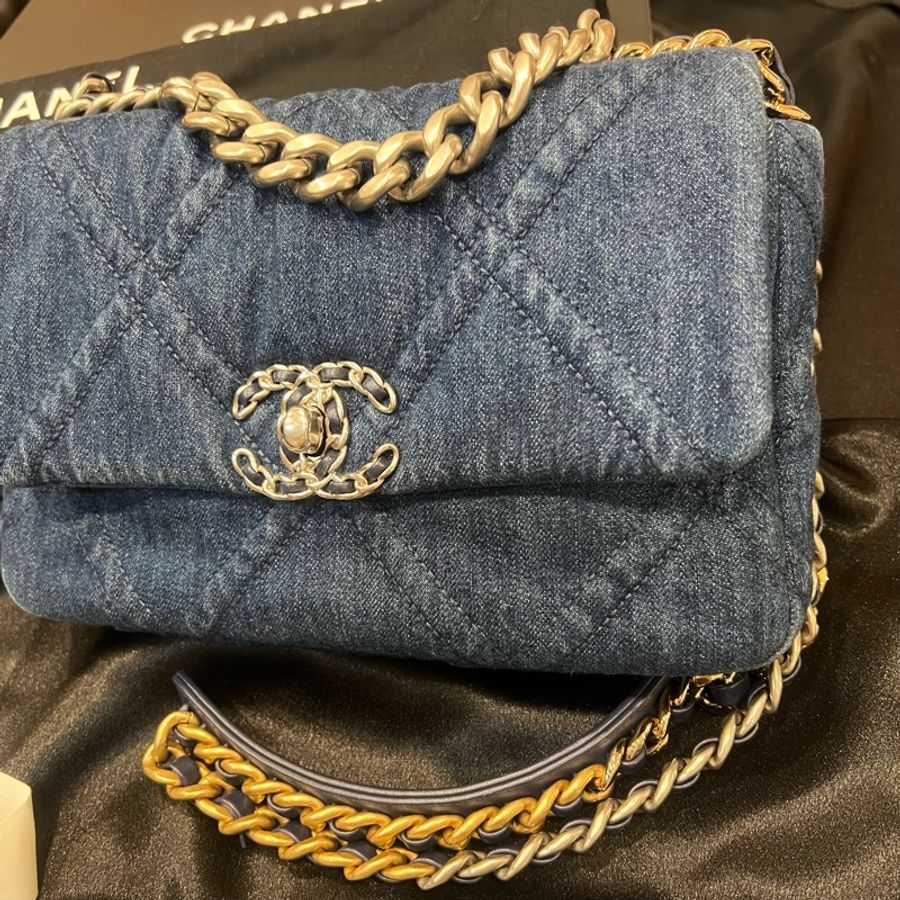 ෆ Chanel 19 bag 水洗牛仔 小號銀釦-6