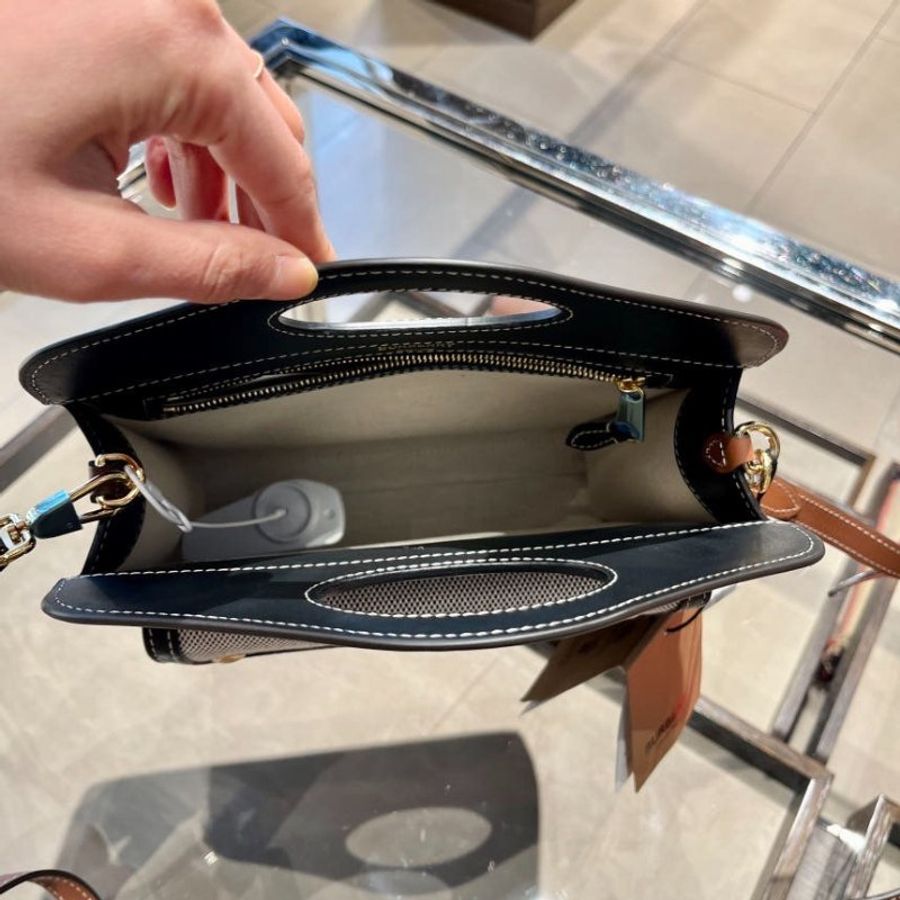 Burberry 80393631 徽標帆布拼皮革迷你Pocket 包 黑色/棕褐色【促銷品】-13