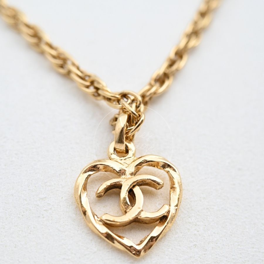 [Pre-owned] Chanel Heart CC Pendant Gold Necklace-24