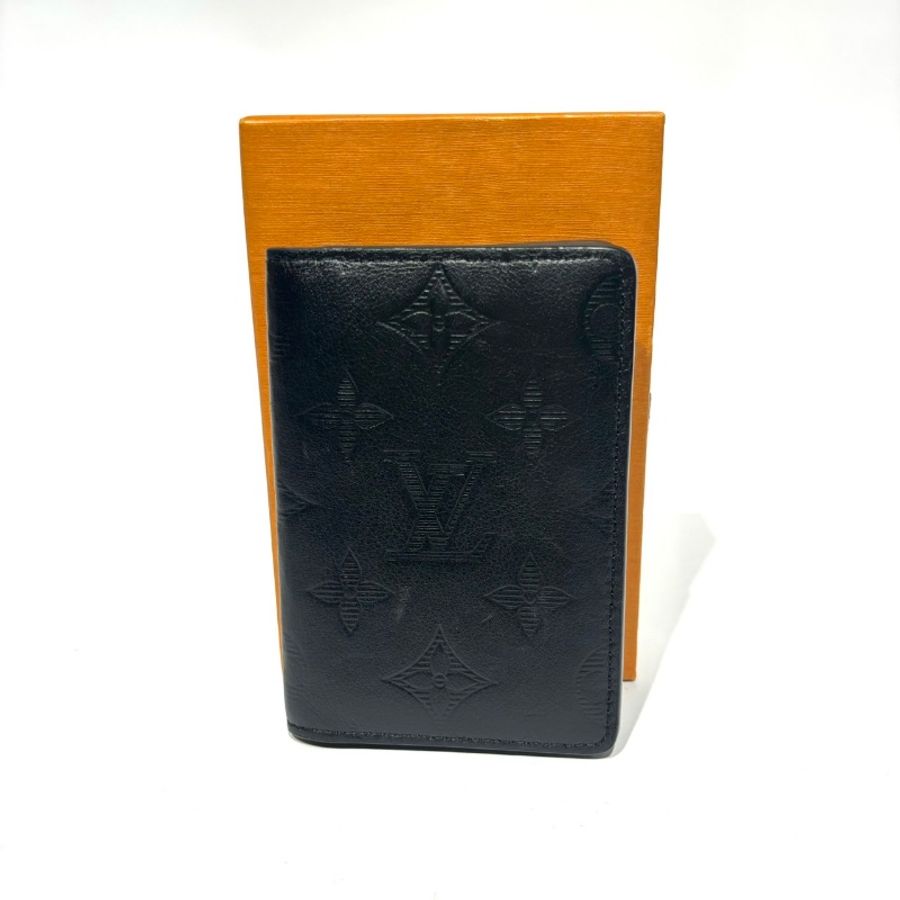 【美收精品】LV M62899 經典花紋壓印小牛皮對開式卡夾(黑) 1-282-1