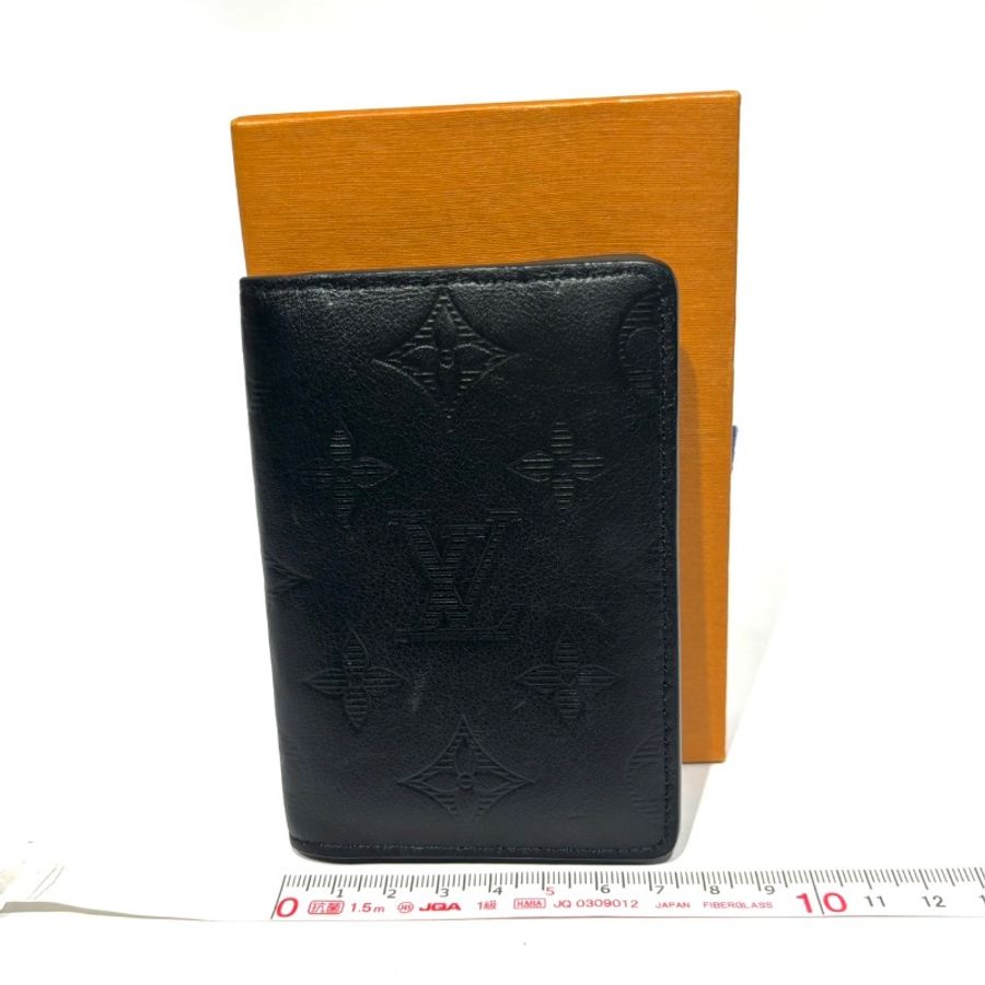 【美收精品】LV M62899 經典花紋壓印小牛皮對開式卡夾(黑) 1-282-8