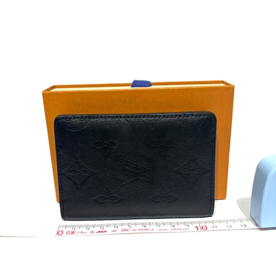 【美收精品】LV M62899 經典花紋壓印小牛皮對開式卡夾(黑) 1-282-9