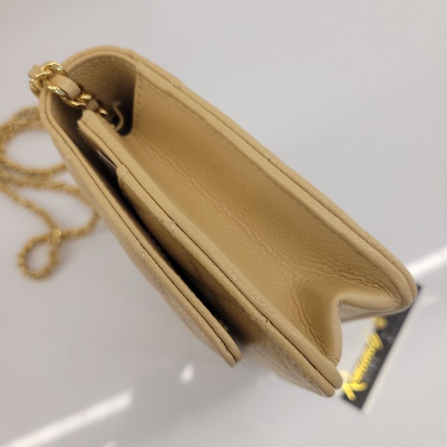 CHANEL 經典雙C LOGO小牛皮菱格紋WOC翻蓋包(奶茶色/金)-4