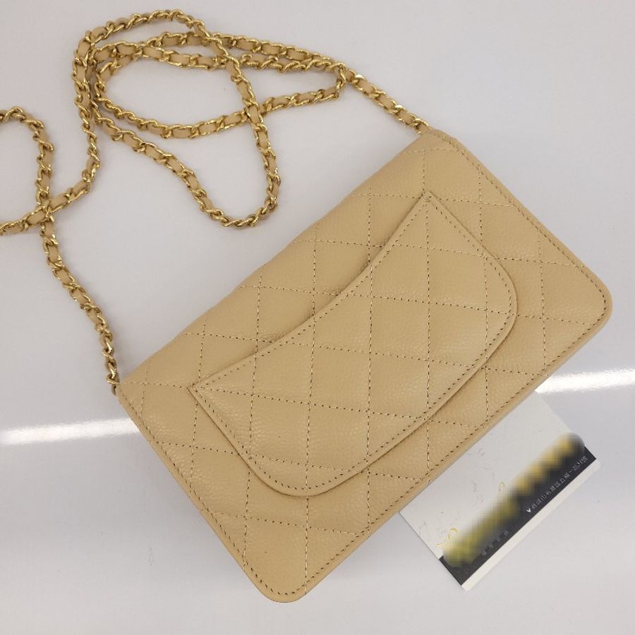 CHANEL 經典雙C LOGO小牛皮菱格紋WOC翻蓋包(奶茶色/金)-1